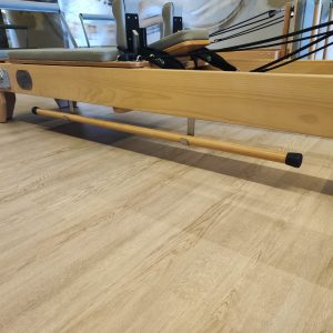 Gondola Pole 140 cm cu suporturi de depozitare – Reformer Pilates
